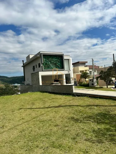 Condomínio New Ville
