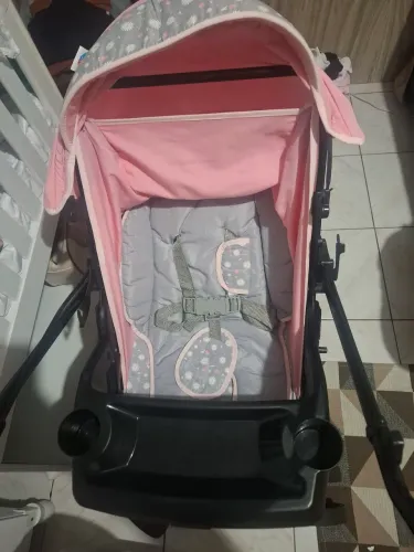 Vendo esse carrinho de bebe semi novo aceito pix e cartão de crédito.