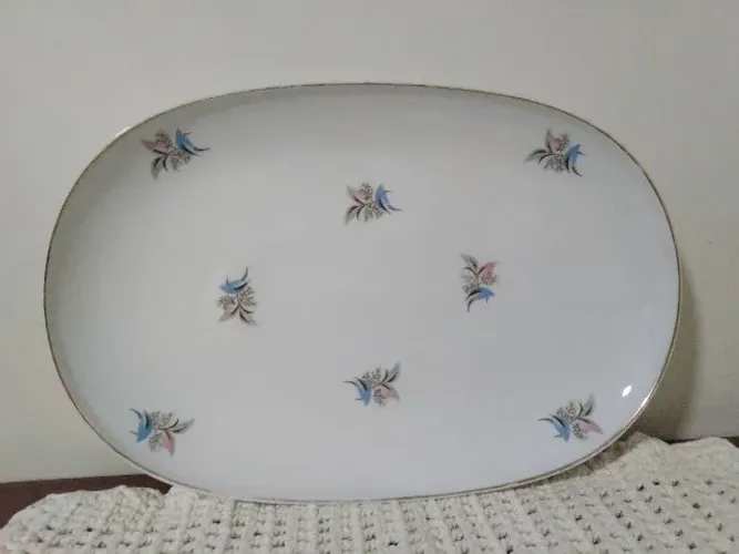 Travessa em porcelana branca Real com motivos florais