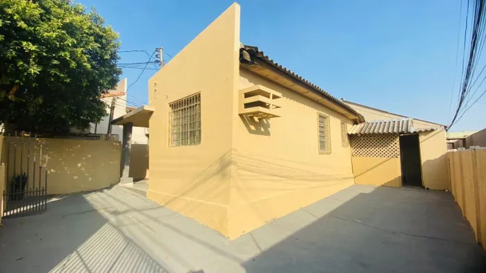 Casa 3 dormitórios para Locação em Campo Grande, Centro, 3 dormitórios, 1 banheiro, 2 vaga