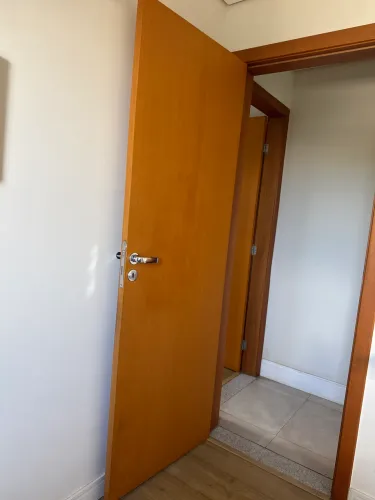PORTA INTERNA DE MADEIRA 210 X 72 CM COM MAÇANETA