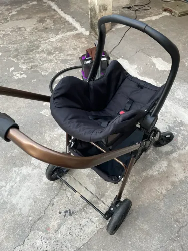 Carrinho e bebê conforto, pra sair logo!