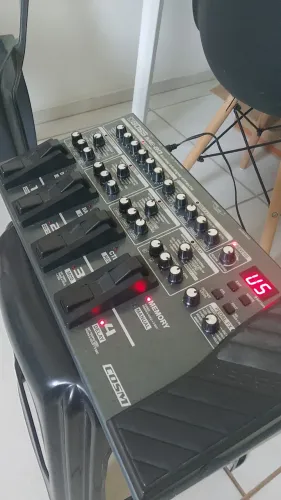 Pedaleira Boss ME 80