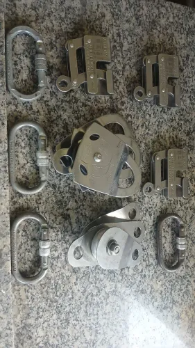 Kit Telecomunicações (Roldana, Trava Quedas e Mosquetão)