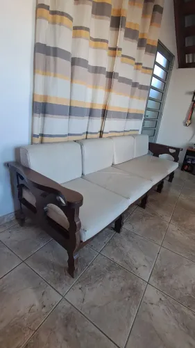 Poltrona de Madeira Maciça Jacobino