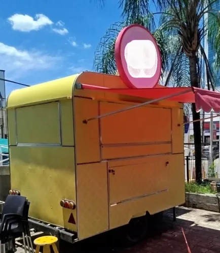 Vendo Food truck com ponto fixo em área nobre de Nova Iguaçu