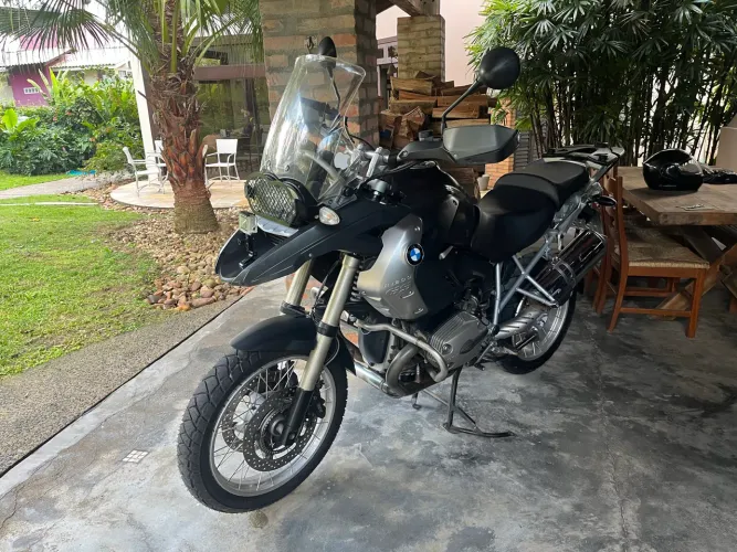 BMW GS 1200 Premium, rodas raiadas, refrigerada a ar, minha há 10 anos, sem defeitos.