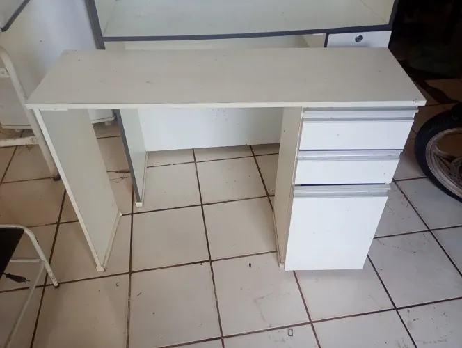 Mesa de Manicure Profissional pra Salão de Beleza