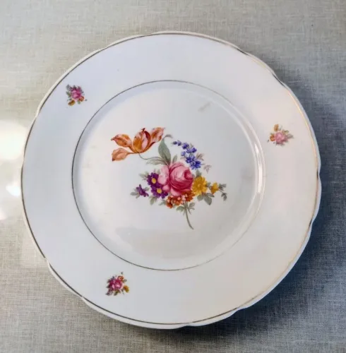 Vintage, porcelana branca decorados.