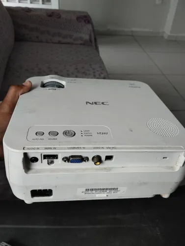 Projetor NEC VE282B - Excelente Estado e Pronto para Uso