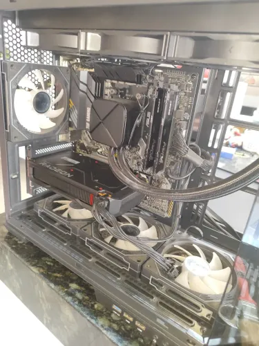 Pc gamer 5700x mais rx 7600 8gb