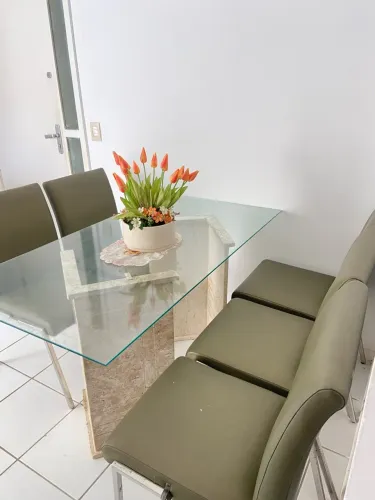 Mesa de jantar e 5 cadeiras