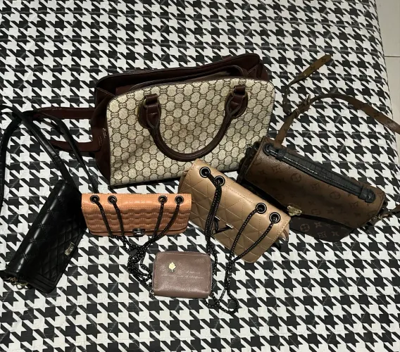 Vendo essas Bolsas semi novas. Usado poucas vezes 