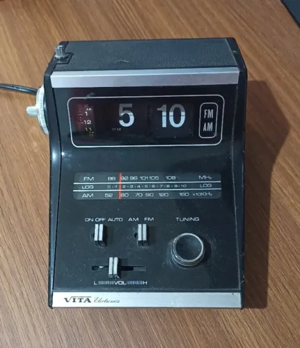 Relíquia - Rádio Relógio de Palhetas - Flip Clock