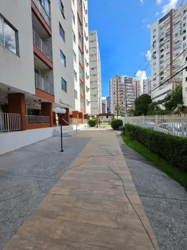 Apartamento  para venda possui 80 metros quadrados com 3 quartos em Candeal - Salvador - B