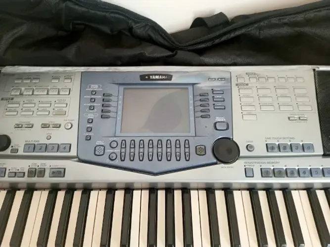 Teclado Yamaha psr 1100