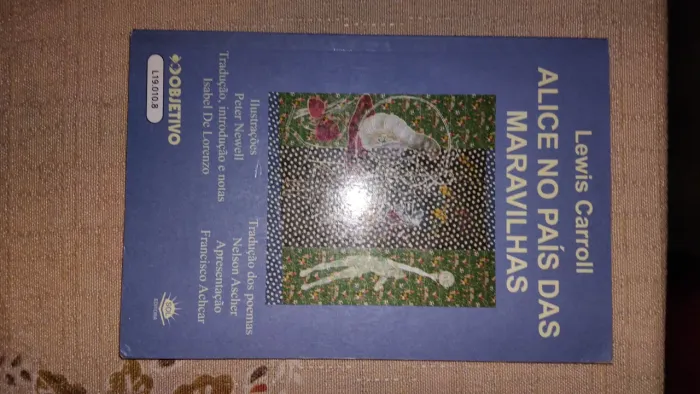 Livro Alice no país das maravilhas