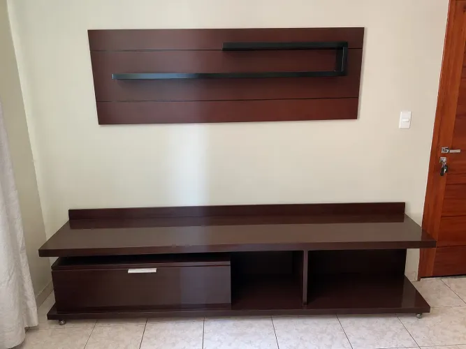 RACK GRANDE DE MADEIRA DE ÓTIMA QUALIDADE