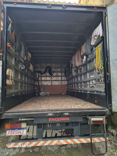 Vende-se bau de caminhao 3/4