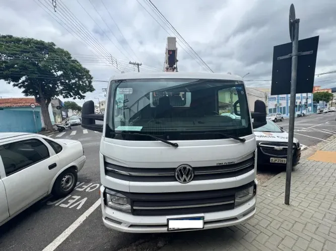 ALUGO CAMINHÃO CESTO AÉREO ISOLADO DUPLO VW 9/180 24/25 NOVO - BAIXISSIMA QUILOMETRAGE