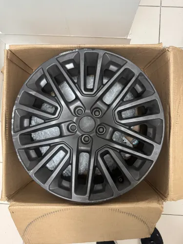 Roda original Jeep Compass Série S 2023 aro 19