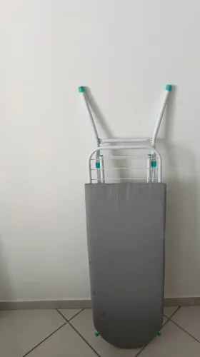 Tábua de Passar Roupa Dobrável com Suporte para Ferro