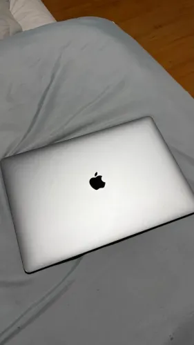 MacBook Pro 16 2019 - i7 / 16GB RAM (HD 500Gb) - Novíssimo