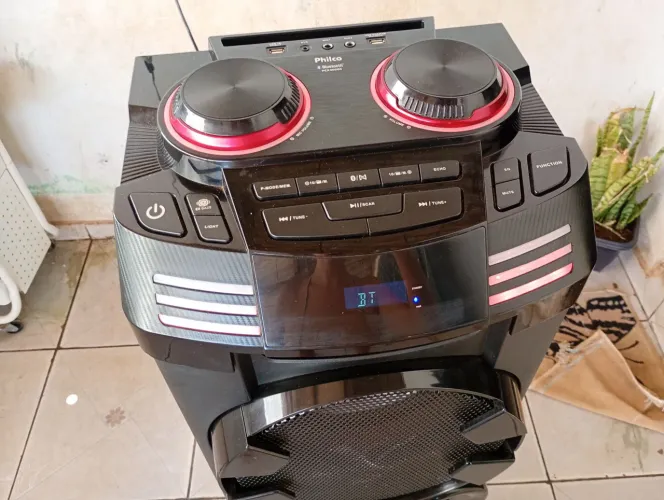 Vendo caixa de som Philco seme nova