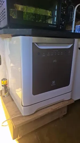Maquina de lavar louça Electrolux 8 serviços 220v1ano de uso. 220v<br>R$ 850,00