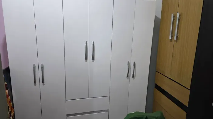 Guarda-roupa solteiro branco