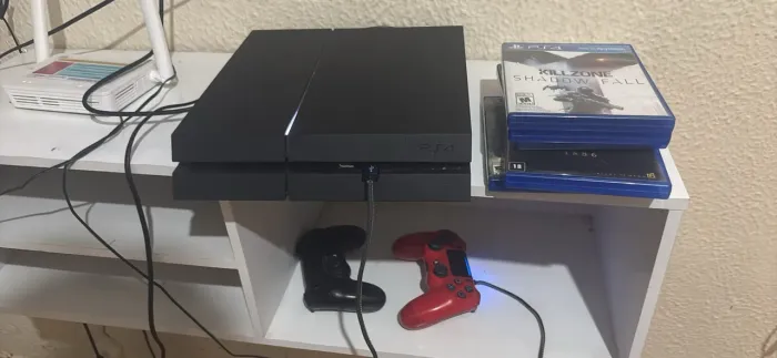 Ps4 com 5 jogos