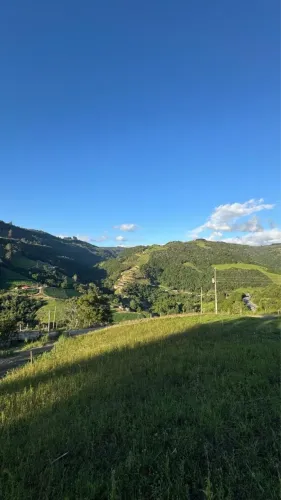 LOTE IMPERDÍVEL NA SERRA
