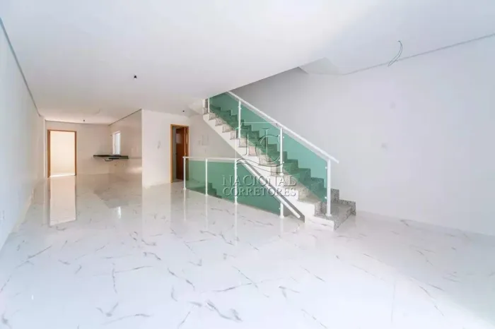 Sobrado novo, pronto para morar, na Vila América 3 dormitórios, 1 suíte, 4 vagas e ótima