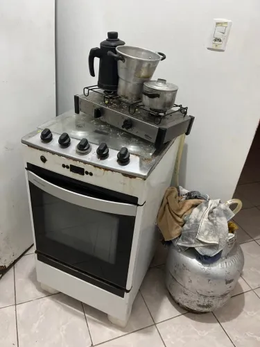 Fogão 4 bocas + Fogão 2 bocas DOAÇÃO