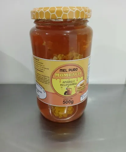 Mel com pedaços de favo.