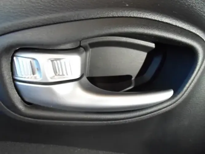 Maçaneta Interna Traseira Esquerda Jeep Renegade 2019 Prateado Traseira