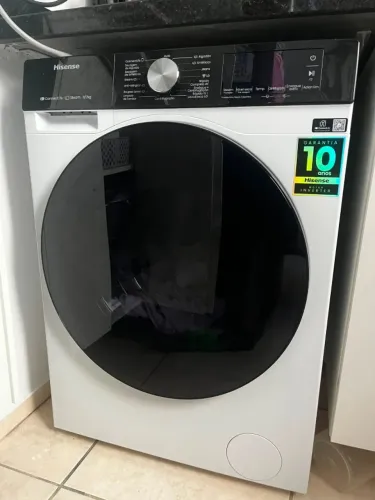 Maquina Lava e Seca Hisense 11kg/7kg com Wifi e aplicativo - 5 meses de uso.