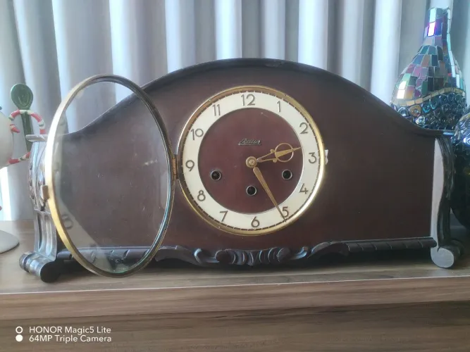 Relógio de mesa carrilhão, Marca Kaiser.
