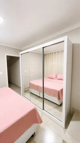 Guarda-roupa de casal todo espelhado