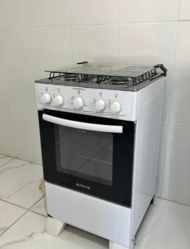 Estou doando esse fogão perfeito estado chamar no WhatsApp