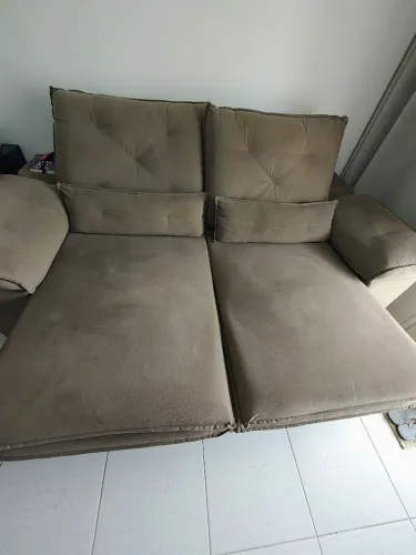 Sofá retrátil e reclinável super barato. Preço pra sair rápido