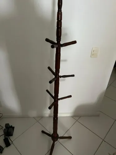 Cabideiro De Chão Antigo Em Madeira Maciça - Excelente Estado