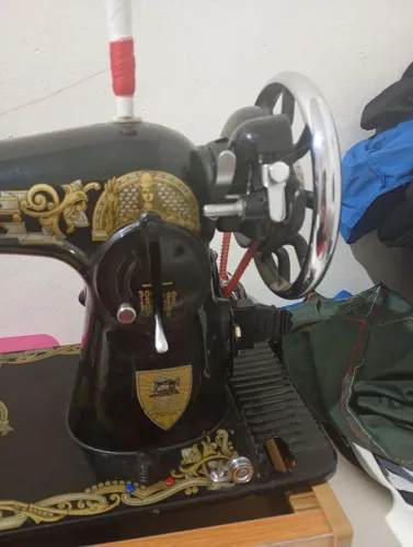 Vendo máquina de costura semi nova, Elgin