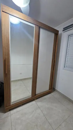Guarda-Roupa com Espelho 2 Portas de Correr em Madeira