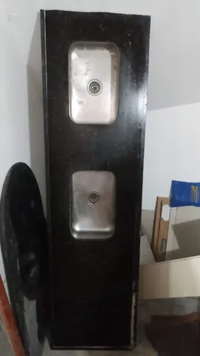 BANCADAS, MESA DE COZINHA EM GRANITO PRETO COM 2 CUBAS INOX.