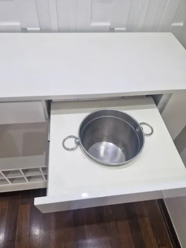 Bar laqueado branco