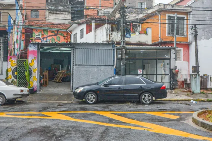 Loja na Rua Helena do Sacramento, 905 - 907  170 m²