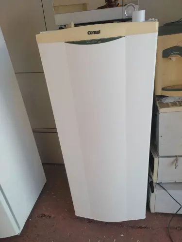 Geladeira Consul 239 litros funcionando perfeitamente íntegro