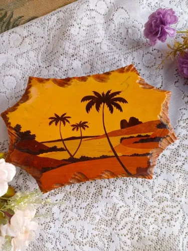 Caixa de madeira porta joias em marchetaria