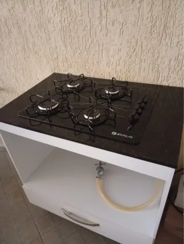 Cooktop com balcão e mangueira